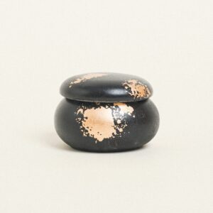 Beauty Home ΚΕΡΑΜΙΚΗ ΜΠΙΖΟΥΤΙΕΡΑ ΜΑΚΑΡΟΝ ΜΕ ΧΡΥΣΗ ΛΕΠΤΟΜΕΡΕΙΑ 6,5 x 5 cm ΜΑΥΡΟ / ΧΡΥΣΟ